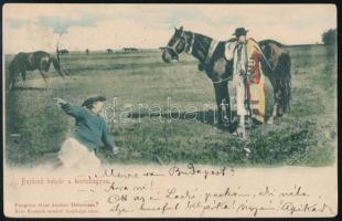 1900 Kézdi-Kovács László (1864-1942) festőművész, műkritikus autográf humoros verses sorai Bujdosó betyár a Hortobágyon, folklór-népviseletes színezett képeslapon.