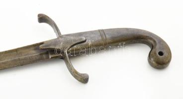 Jurátus szablya. Fém markolattal és pengével, jelzés nélkül, teljes felületén lakkal lekezelve, h: 9...