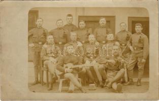 Első világháborús osztrák-magyar katonai lap, lövészbojtos katonák és hangszerek / WWI K.u.k. military group photo (fl)