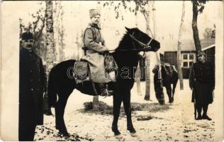 Első világháborús osztrák-magyar katonák télen a táborban / WWI K.u.k. military camp, soldier in winter. photo