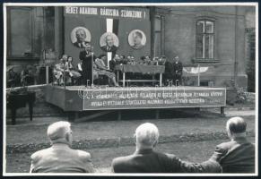 1949 Budapesti Kommunális Vállalat választási gyűlése "Békét akarunk, Rákosira szavazunk" jelszóval, fotó, 8,5×12,5 cm