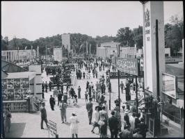 cca 1930-1940 Szendrő István (1908-2000): Budapest, ipari vásár, haditechnika, pecséttel jelzett fotó, 17×23 cm