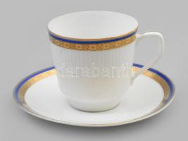 Wałbrzyck lengyel porcelán csésze és alj, peremén 24K aranyozással. Jelzett, minimális kopással, m: 7,5 cm, d: 15 cm