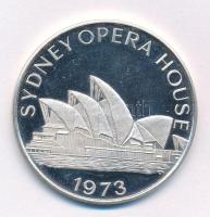 Ausztrália 1973. Sydney-i Operaház jelzett Ag emlékérem (24,31g/0.999/40mm) T:AU (PP) ujjlenyomat, karc Australia 1973. The Sydney Opera House marked Ag commemorative medallion (24,31g/0.999/40mm) C:AU (PP) fingerprints, scratch