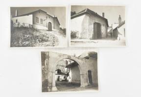 cca 1930 Budapest, Tabán, Holdvilág utca, Fehérsas tér, Aranykakas u., 15 db fotó, többségében hátol...