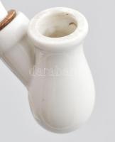 Régi porcelán pipa, lovas vadászat ábrázolással, szaru szopókás fa pipaszárral, jó állapotban