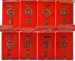 26db-os vegyes szocialista kitüntetés és sport díjérem tétel, több darab eredeti tokjában illetve mellszalagon, közte "A vállalat kiváló brigádja" (8x), "Kiváló dolgozó, Törzsgárda" stb T:vegyes