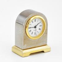 Kis fémházas óra, elemcsere szükséges, kvarc, szép állapotban, m: 4,5 cm