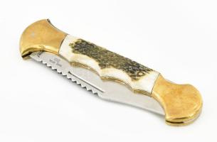 Nagy István Érd, egyedi készítésű, jelzett rugós bicska. Agancs, réz. Nyitva 25,5 cm. Kiváló állapot...