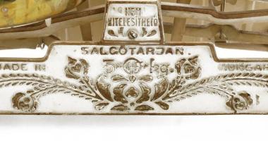 Salgótarjáni fém mérleg, szép állapotban, kopott, 20 db súllyal, h: 40 cm