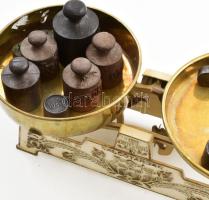 Salgótarjáni fém mérleg, szép állapotban, kopott, 20 db súllyal, h: 40 cm