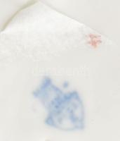 Zsolnay korsós lányka, kézzel festett, jelzett, hibátlan. m: 7 cm