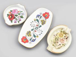 3 darab virágmintás hamuzó, Zsolnay, Kalocsai, jelzéssel, kis kopással, h: 10-17 cm