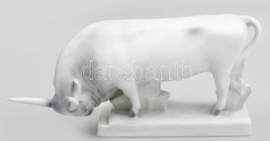 Zsolnay szürkemarha, kézzel festett, jelzett, szarva hiányos, m: 15 cm, h: 31 cm (tervező:Sinkó András)