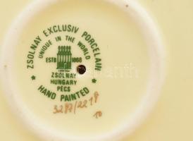 Zsolnay virágmintás gyertyatartó pár + váza, jelzéssel, minimális kopással, m: 6 cm, 14 cm