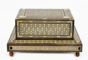 Marokkói gyöngyház- és csont berakásos egzotikus fa, zenélő szerkezetes cigarettakínáló, jelzés nélk...