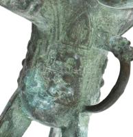 Antik bronz A Jue edény. Az a jue edény borivásra szolgáló kínai szertartási edény. Szép állapotban,...