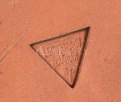 Eschenbach Jenő (1908-1981): cca 1930 Art deco táncosnő, mázas kerámia falikép, mindkét oldalán jelz...