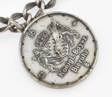 1873 Londoni óraműves, ezüst (Ag) zsebóra, jelzett, kulccsal, működik, fém óralánc ezüst (Ag) szerel...