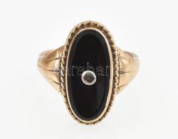 Arany (Au) antik női gyűrű, ónix berakással, 14k, jelzés nélkül, bruttó: 5,98 g