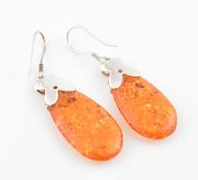 Ezüst(Ag) borostyános fülbevalópár, jelzés nélkül, h: 4 cm, bruttó: 9,2 g