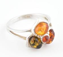 Ezüst(Ag) gyűrű borostyánnal, jelzett, méret: 57, bruttó: 4 g
