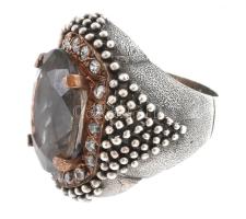 Ezüst(Ag) gyűrű füstszínű üveg kővel, jelzett, méret: 58 cm, bruttó: 13,9 g