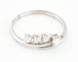 Ezüst(Ag) gyűrű kőékítéssel, jelzett, méret: 54, bruttó: 1,5 g