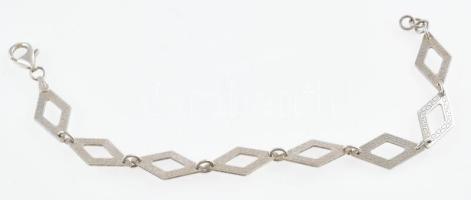 Ezüst(Ag) rombuszos meandermintás karkötő, jelzett, h: 19 cm, nettó: 6,9 g