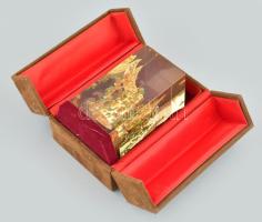 Koreai királyi korona múzeumi másolat. Selyemmel bélelt dekoratív tárlóban. 12 cm / Korean king'...