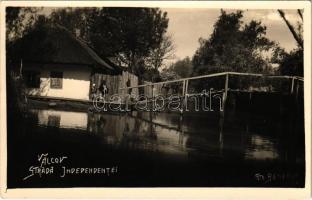 Vylkove, Vilkove, Valcov; Strada Independentei / street view, canal, wooden bridge. Foto Beneraf photo (EK)