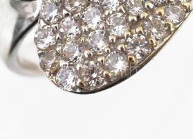 14k fehérarany (Au) gyűrű, cirkónokkal, jelzett, 3,27 g, m: 54