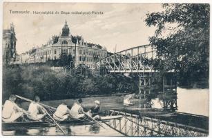 1911 Temesvár, Timisoara; Józsefváros, Hunyadi híd és Bega szabályozó palota. Montázs evezősökkel / Iosefin, bridge, river control palace. Montage with rowers (fl)