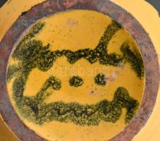 Gorka Lívia (1925-2011): Fekete-narancs kaspó, festett mázas kerámia, jelzett, kis mázhibákkal, m: 1...