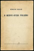 Németh László: A Medve-utcai polgári. Kecskemét,[1937],Első Kecskeméti Hírlapkiadó és Nyomda Rt., 112 p. Első kiadás. Kiadói papírkötés, foltos borítóval, a könyvtest elvált a borítótól. Megjelent (21./300) példányban.