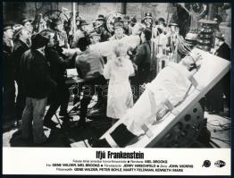 cca 1974 ,,Ifjú Frankenstein" című amerikai horrorparódia két jelenete, 2 db vintage produkciós filmfotó ezüst zselatinos fotópapíron, a használatból eredő (esetleges) kisebb hibákkal, 18x24 cm