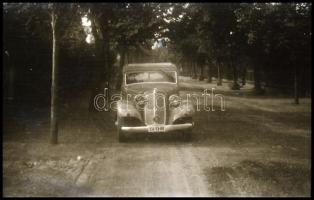 cca 1950 Egy régi autóról készült felvétel sorozat, 23 db vintage NEGATÍV, 24x36 mm