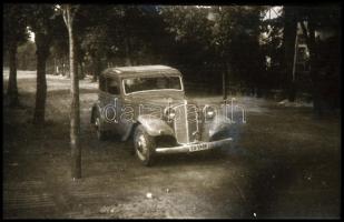 cca 1950 Egy régi autóról készült felvétel sorozat, 23 db vintage NEGATÍV, 24x36 mm