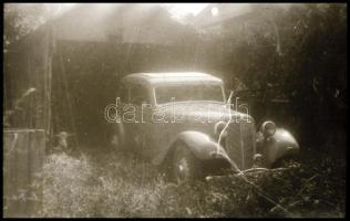 cca 1950 Egy régi autóról készült felvétel sorozat, 23 db vintage NEGATÍV, 24x36 mm