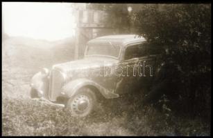 cca 1950 Egy régi autóról készült felvétel sorozat, 23 db vintage NEGATÍV, 24x36 mm