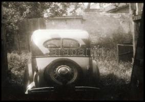 cca 1950 Egy régi autóról készült felvétel sorozat, 23 db vintage NEGATÍV, 24x36 mm