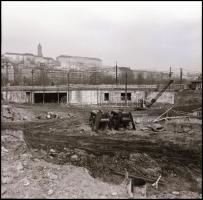 cca 1970 és 1985 közötti felvételek föld felett és föld alatt a metróépítésekről, 19 db vintage NEGATÍV, 6x6 cm