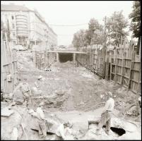 cca 1970 és 1985 közötti felvételek föld felett és föld alatt a metróépítésekről, 19 db vintage NEGA...