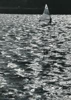 cca 1976 Vincze János (1922-1999) kecskeméti fotóművész hagyatékából, vintage fotóművészeti alkotás ezüst zselatinos fotópapíron, jelzés nélkül (Szelek szárnyán), 23x17 cm