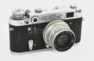 cca 1960 FED-2 szovjet fényképezőgép, Industar-26M 1:2,8/50 mm objektívvel, eredeti tokjában, működő...