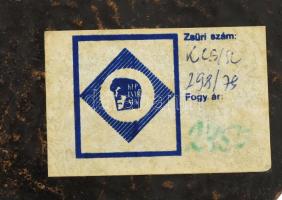 Gyulavári Pál (1949-): Ló szobor. Antikolt rezin, jelzéssel, zsűri címkével, 28x23x8 cm