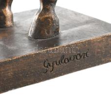 Gyulavári Pál (1949-): Ló szobor. Antikolt rezin, jelzéssel, zsűri címkével, 28x23x8 cm