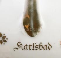 Karlsbad historizáló mintás vajtartó, matricás, kopással, fedelén jelzéssel, d: 19,5 cm