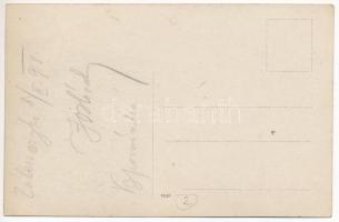 1918 Zaleszczyki (Galicia), osztrák-magyar katonák két motorcsónakot próbálnak a Dnyeszter folyón át...