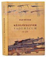 Pap Péter: Kézilőfegyver vademecum A-Zs. Bp., 2022, HM Hadtörténeti Intézet és Múzeum. Fekete-fehér ábrákkal illusztrálva. Kiadói kartonált papírkötés.